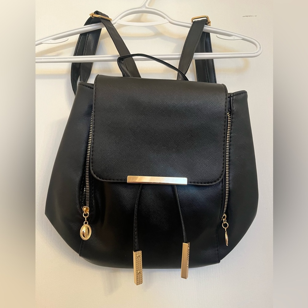 Leather bag with gold detailing